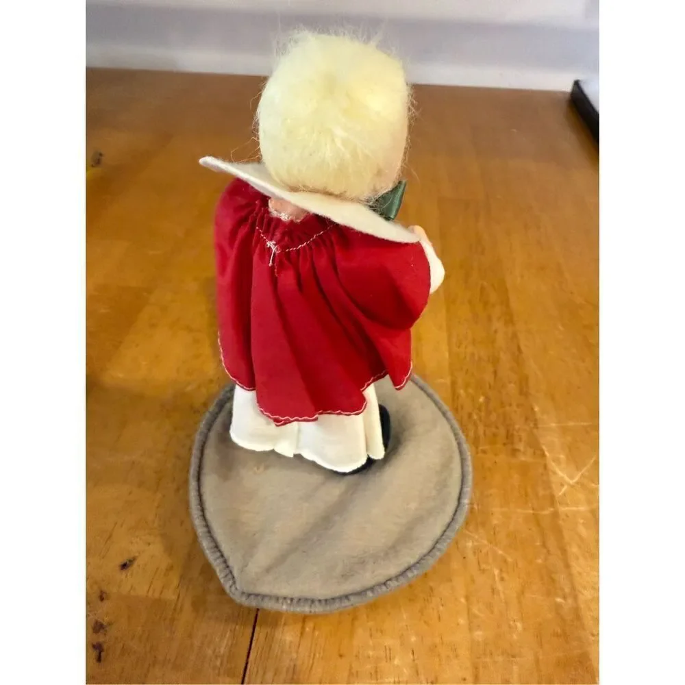 Annalee Girl Caroler Doll 1994